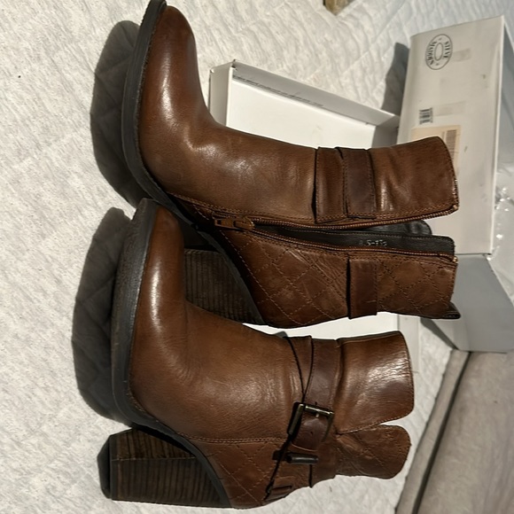 Steve Madden boots; size 8.5; Reesea style; Brian in color - Picture 3 of 6